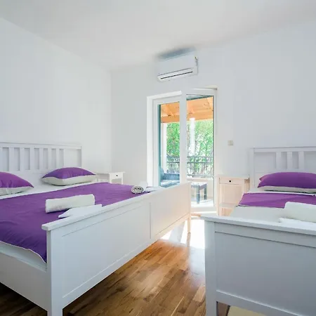 Roko Apartment *
